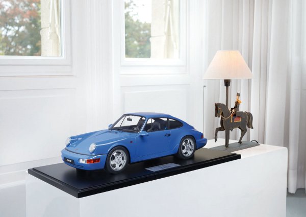 Porsche 964 Carrera RS 3.6 1992 maritimblau 1-99/99 Minichamps 1:8 – Modell auf Bodenplatte
