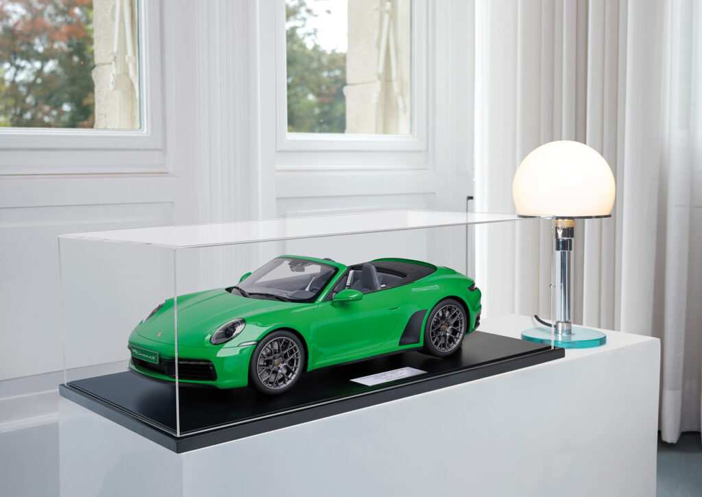 Minichamps 1:8 Porsche 911 (992) Carrera 4S Cabriolet 2020