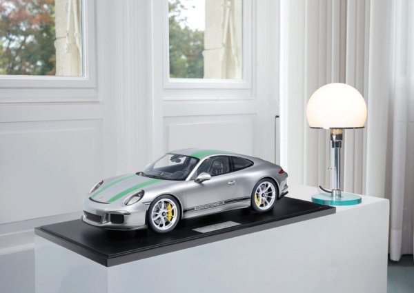 Porsche 911 (991.1) R 2016 Silver/Green 1-99/99 Minichamps 1:8