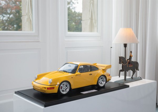 Porsche 964 Carrera RS 3.8 1994 Speed Yellow 1-164/164 Minichamps 1:8 – Model on base plate