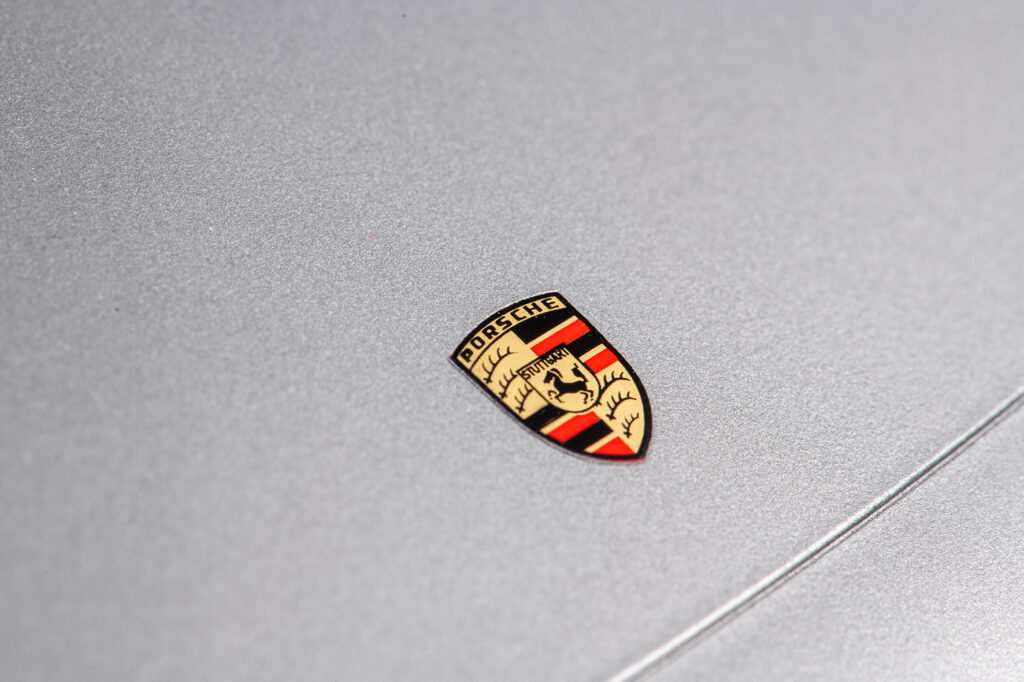Minichamps 1:8 Porsche 911 (992) Carrera 4S 2020 GT Silver Minichamps 1:8 Porsche 911 (992) Carrera 4S 2020 GT Silver